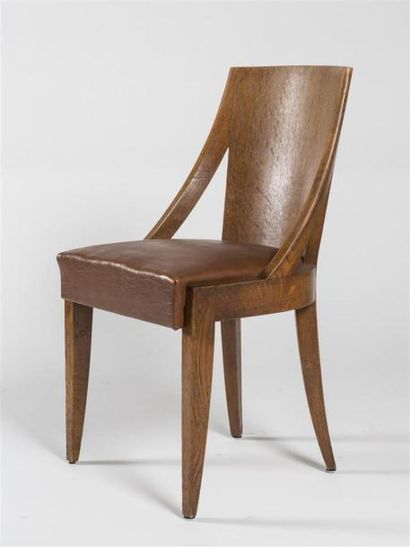 null CHRISTIAN KRASS (1868 - 1957)
Suite de huit chaises en chêne massif et simili...