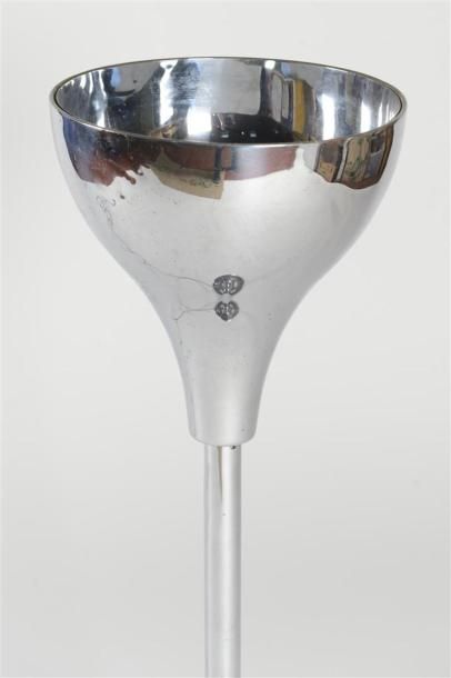 null Robert MALLET-STEVENS (1886 - 1945) (modèle de)
Lampe de parquet en métal chromé...