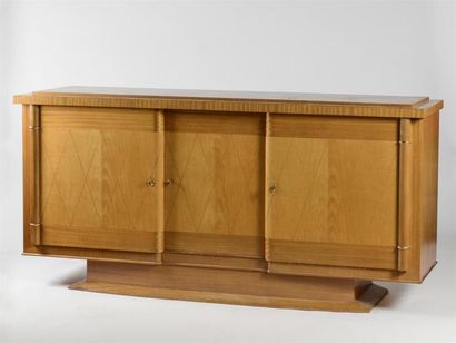 null Jean DESNOS (1910-1950) pour RAMBAUDI-DANTOINE 
Buffet bas en placage d'acajou...