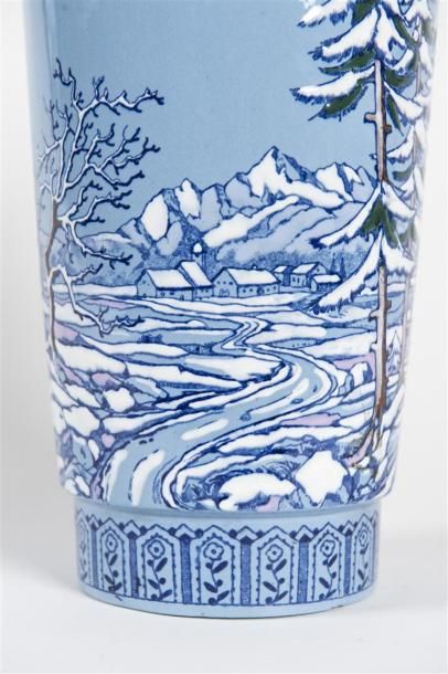 null LONGWY (XX éme) 
Vase de forme légèrement conique N° 2045 en céramique émaillé...