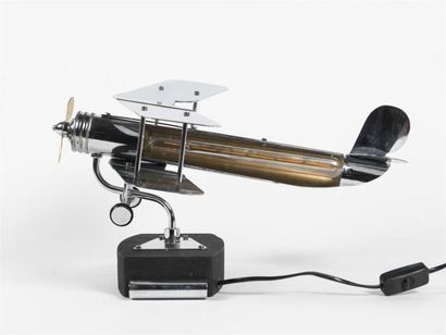 null Travail français 1950
Lampe de table représentant un avion biplan à hélice en...