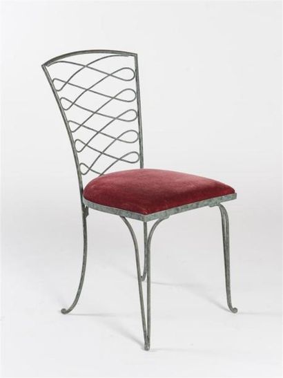 null René PROU (1889-1947), attribué à 
Suite de deux chaises de jardin en fer forgé...
