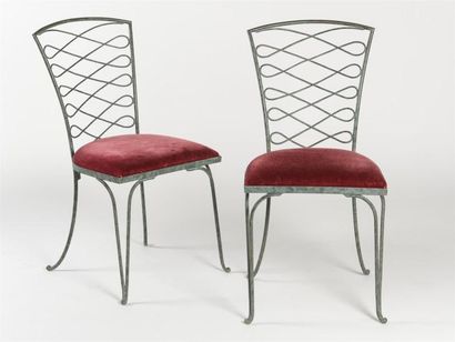 null René PROU (1889-1947), attribué à 
Suite de deux chaises de jardin en fer forgé...