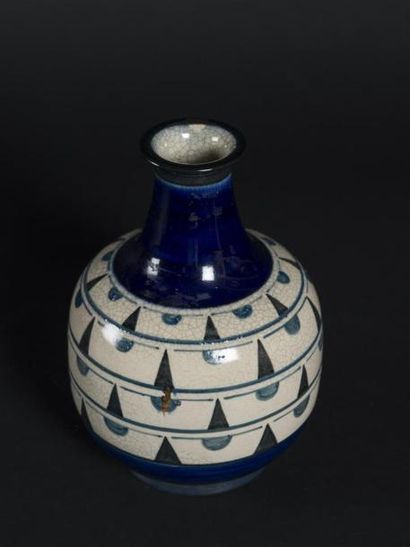 null Paul Ami BONIFAS (1893-1967) 
Vase ovoïde sur talon en grès émaillé à décor...