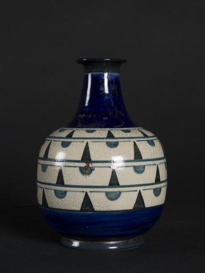 null Paul Ami BONIFAS (1893-1967) 
Vase ovoïde sur talon en grès émaillé à décor...