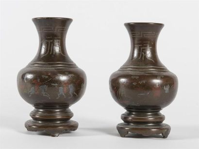 null CHINE Paire de vase en bronze à décor en argent
H : 21cm