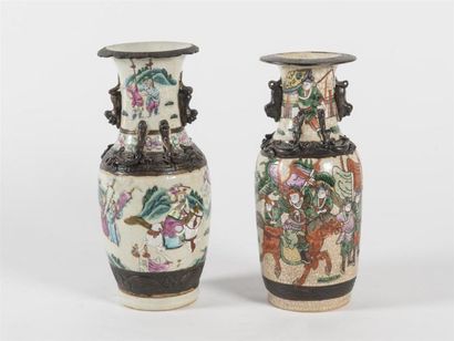 null Japon suite de 2 vases Nankin 
H: 26 cm / 24.5 cm