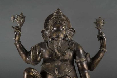 null INDE
Ganesh
Importante épreuve en bronze patiné
H : 65 - L: 65 - P : 45 cm
