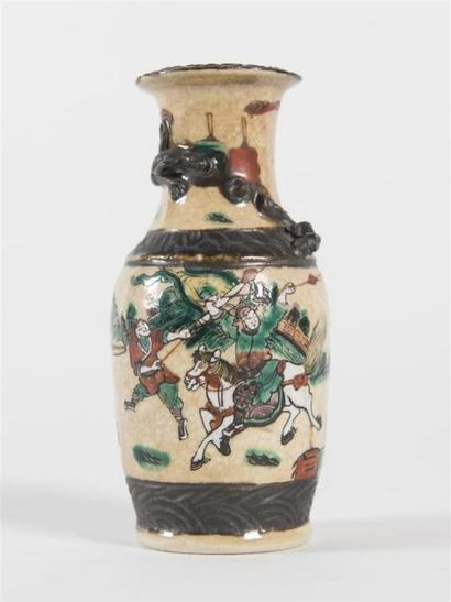 null Japon petit vase Nankin 
H: 15.5 cm