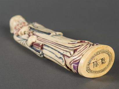 null Chine, okimono ivoire teinté
H: 25 cm