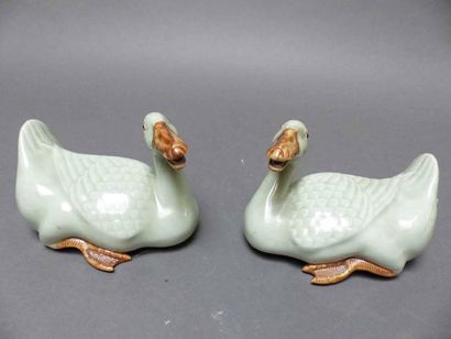 null CHINE
Paire de canards en porcelaine céladon 
Début 20ème siècle
L : 15cm, H...