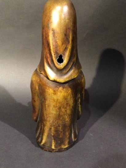 null CHINE Sage debout, sujet en bronze à patine nuancé formant brule-parfum, 
19ème...