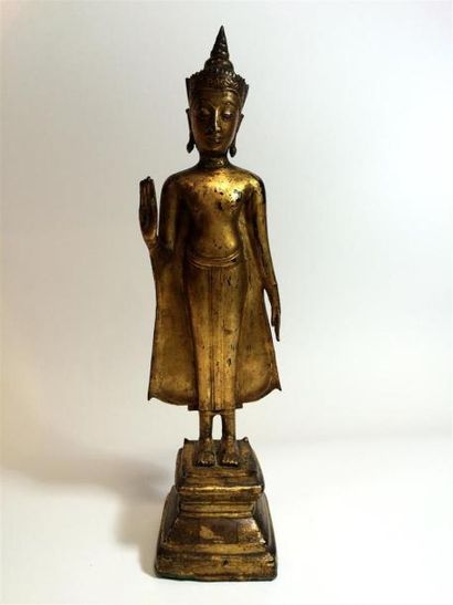 null THAILANDE, Boudha en laiton doré
18ème siècle
H : 52 cm
(tête accidentée)