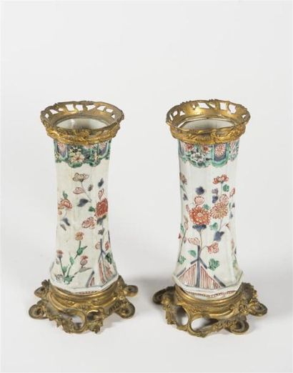 null Chine, paire de vases en porcelaine, monture en brouze doré , 
18ème siècle
H...