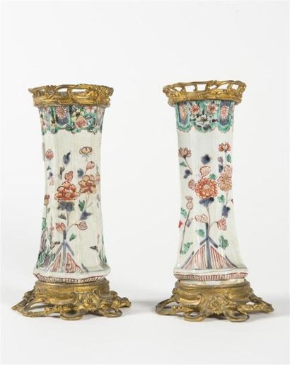 null Chine, paire de vases en porcelaine, monture en brouze doré , 
18ème siècle
H...