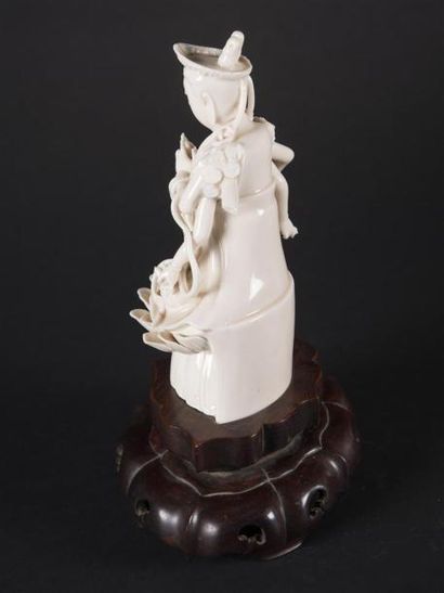 null Statuette d'Avalokitesvara en porcelaine Blanc de Chine
Chine, XVIII/XIXe siècle
La...