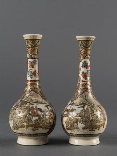 null JAPON, Paire de vases balustre en porcelaine, à décor de personnages polychrome
H...
