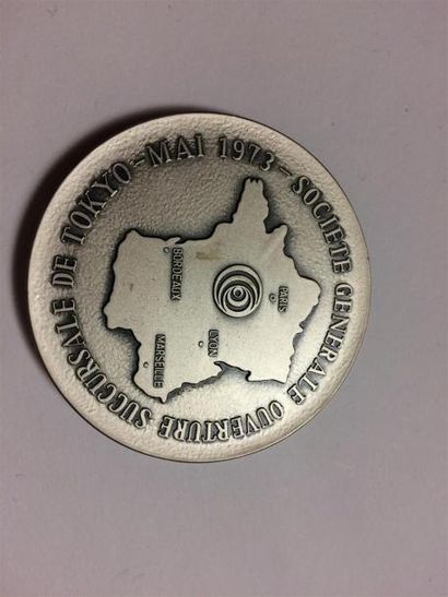 null Une médaille Société Générale ouverture succursale de Tokyo 1973 dans son é...
