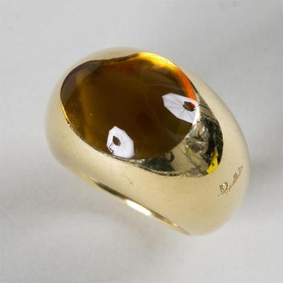 null POMELLATO. Signée. Modèle Lago. Bague en or jaune 18K (750) forme bombée sertie...