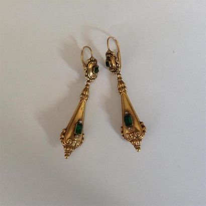 null Une paire de pendants d'oreilles Napoléon III en or (750) 18K ornées de perles,...