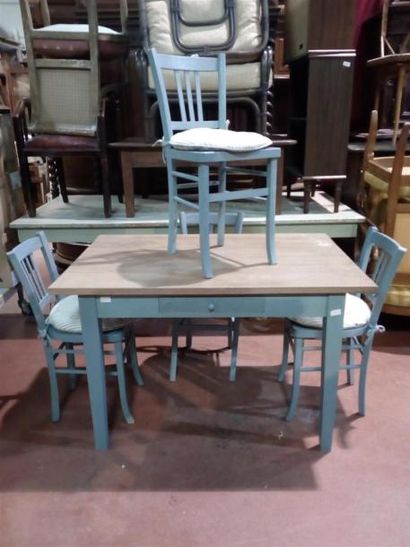 null Table de cuisine en bois laqué et quatre chaises