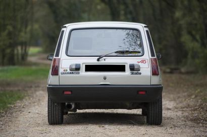 null RENAULT 5 ALPINE TURBO, 
1982, 
 118 000 km.
Blanche, bandes rouges, véhicule...