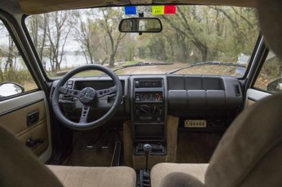 null RENAULT 5 ALPINE TURBO, 
1982, 
 118 000 km.
Blanche, bandes rouges, véhicule...