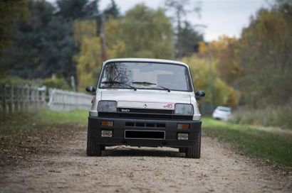 null RENAULT 5 ALPINE TURBO, 
1982, 
 118 000 km.
Blanche, bandes rouges, véhicule...