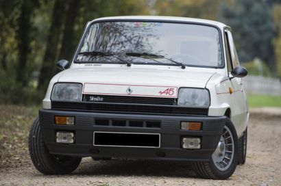 null RENAULT 5 ALPINE TURBO, 
1982, 
 118 000 km.
Blanche, bandes rouges, véhicule...