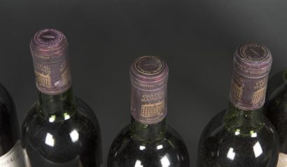 null 12 B CHÂTEAU MARGAUX (Caisse Bois sale) T.L.B.- ou mieux; e.t.h. fortes à e.a;...