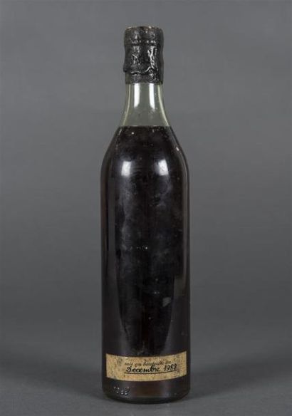 null 1 B VIEIL ARMAGNAC 70 Cl 40° Mise en bouteille en décembre 1982 (3,5 cm; e.l.s;...