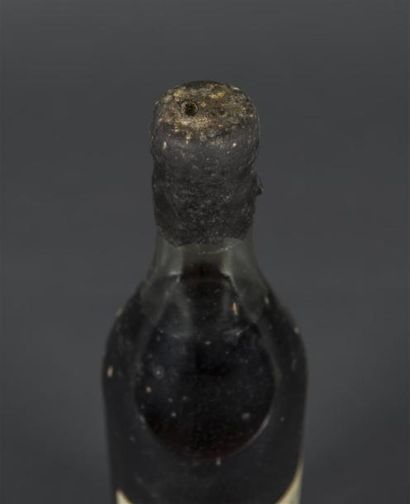 null 1 B VIEIL ARMAGNAC 70 Cl 40° Mise en bouteille en décembre 1982 (3,5 cm; e.l.s;...