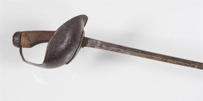 null Important sabre de cavalerie début XXème
Poignée de type « cuillère à pot »
Fourreau...