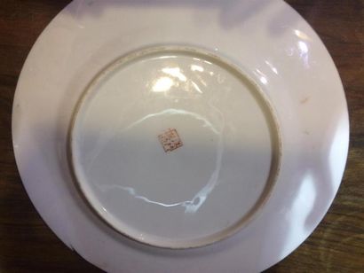 null CHine, Vase et une assiette en porcelaine de Chine 