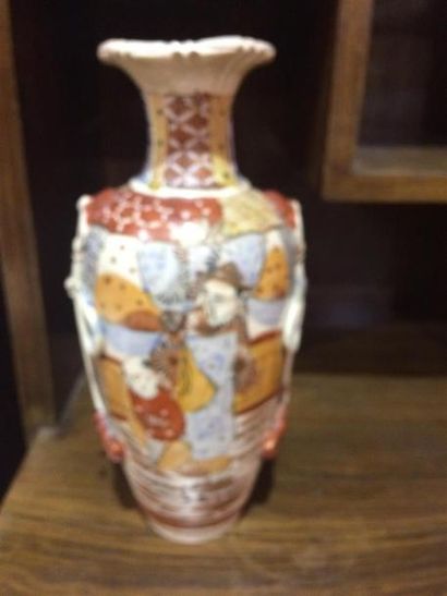 null CHine, Vase et une assiette en porcelaine de Chine 