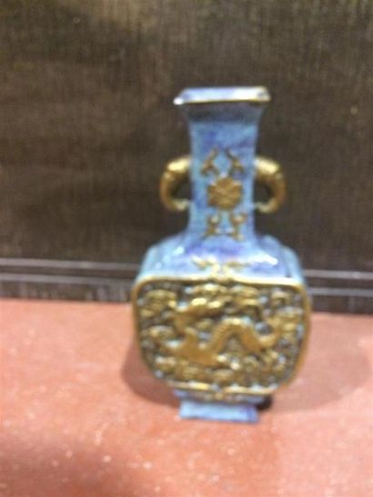 null Chine Vase de forme archaïque en porcelaine flammé (accidnet au col)