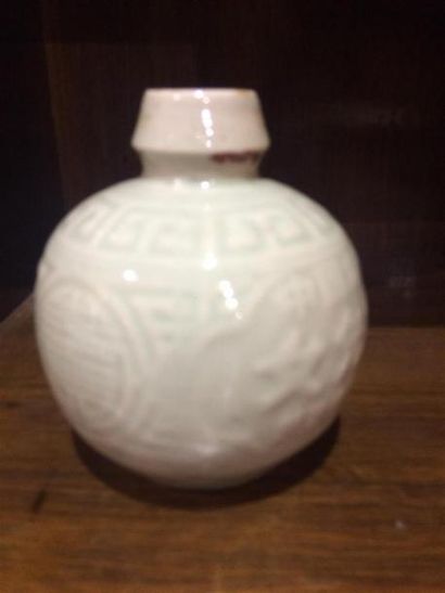 null Chine, Vase boule en porcelaine celadon 