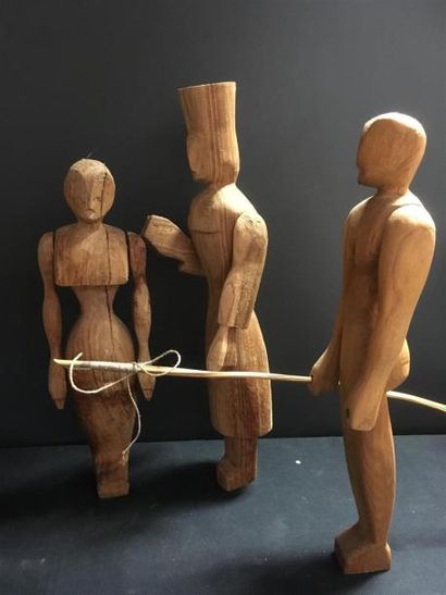 null Jean Pierre HELLE (1944 Genève-2015) 
Trois sculptures antropomorphes 
bois...