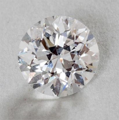 null Diamant solitaire demi taille de 3.44 carats environ
Monture débris