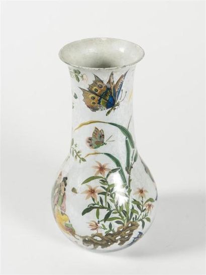 null CHINE Vase en arte porvera décor imprimé de personnages, oiseaux, dragons et...