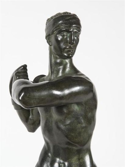 null Raymond DELAMARRE (1890-1986)
David, modèle créé en 1924 Bronze à patine verte...