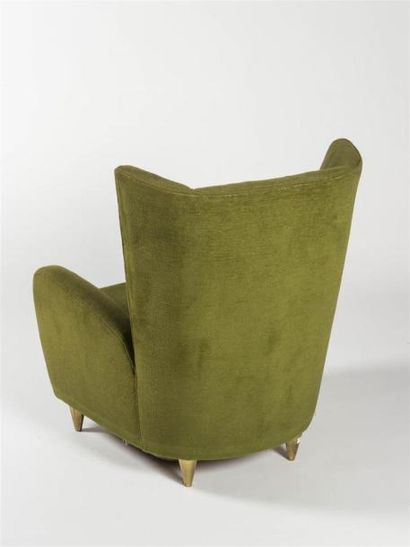 null PAOLO BUFFA (1903-1970)
Grand fauteuil à piétement conique en bronze doré, assise...