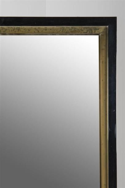 null TRAVAIL 1970
Miroir à structure en laiton doré et chromé.
H: 82 cm - L: 60 ...