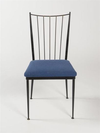 null Colette GUEDEN (1905-2000)
Suite de six chaises en laiton laqué noir à dossier...