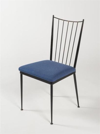 null Colette GUEDEN (1905-2000)
Suite de six chaises en laiton laqué noir à dossier...