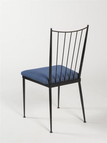 null Colette GUEDEN (1905-2000)
Suite de six chaises en laiton laqué noir à dossier...