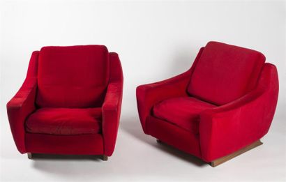 null TRAVAIL 1950
Paire de fauteuils en velours de coton rouge reposant sur une base...