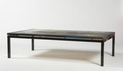null G CLEMENT (XX ème)
Table basse à structure en métal laqué noir.
Plateau en laque...