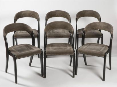 null BAUMANN (XX ème)
Suite de six chaises en bois teinté noir, garniture en velours...