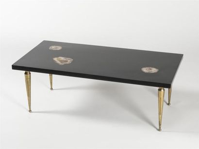 null PHILIPPE BARBIER (XX ème)
Table basse à piétement quadripode fuselé en bronze...